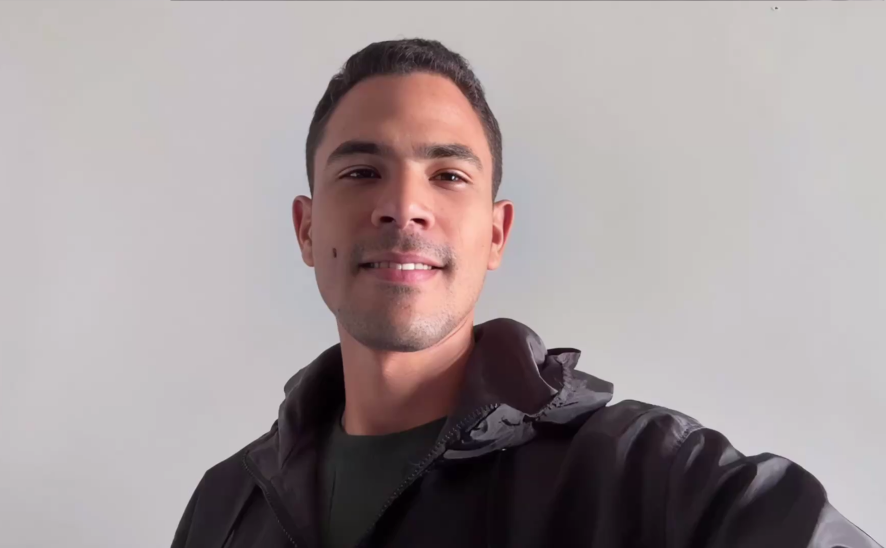 Venezolanische Kunden, die einen Porzellan-Wellpappkarton-Ordnerkleber gekauft haben